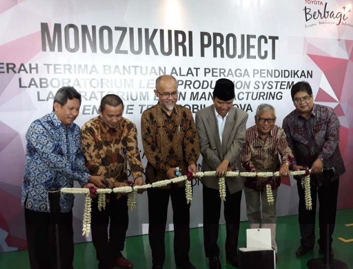 TOYOTA Gives Practical Teaching Tools to Undip Mechanical Engineering